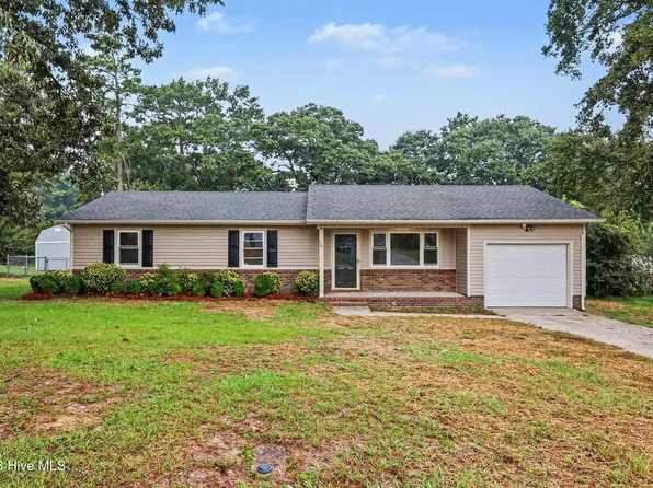 105 Lake Hurst Dr, Dudley, NC 28333