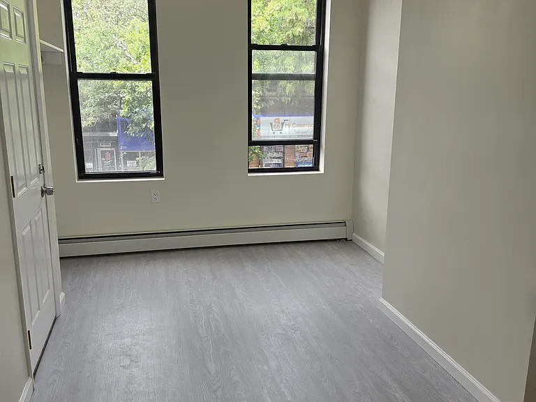 781 Seneca Ave #2 — Photo 3