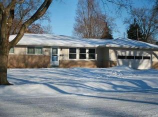 7020 Dorchester Ln, Greendale, WI 53129