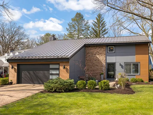 1925 Coach Dr, Naperville, IL 60565