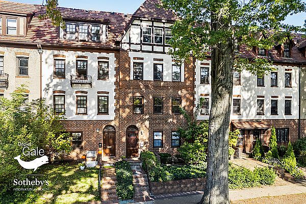 1st image of 204 Burns St #1