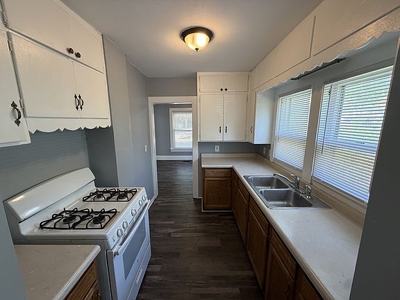 5th image of 1113 Hackett St