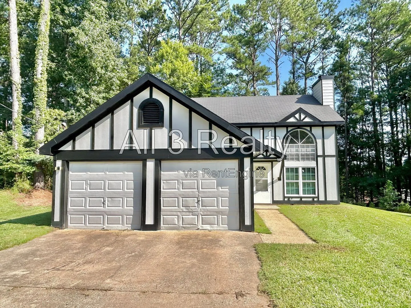 4 bed, 2.0 bath, 1632 sqft, $1,965 — Photo 1
