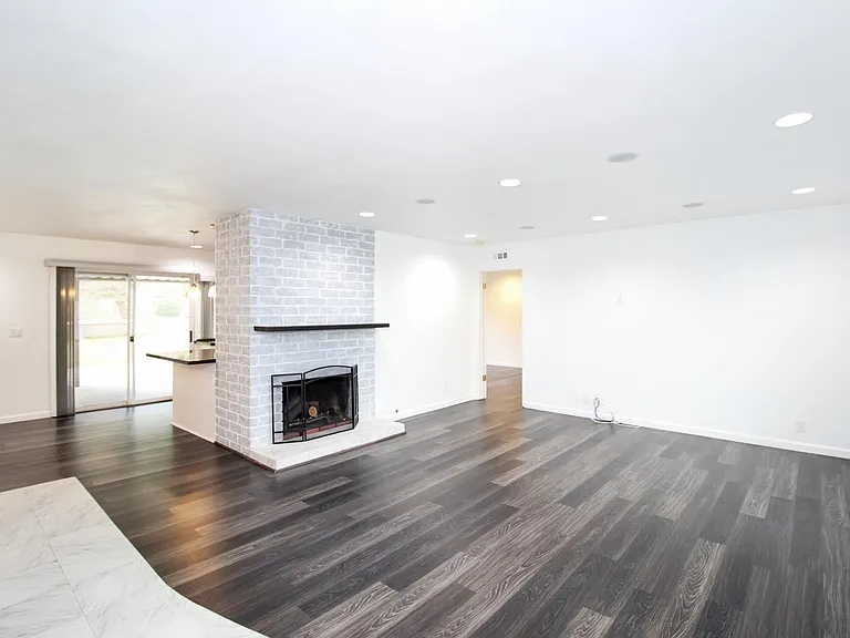 24059 Willow Creek Rd — Photo 4