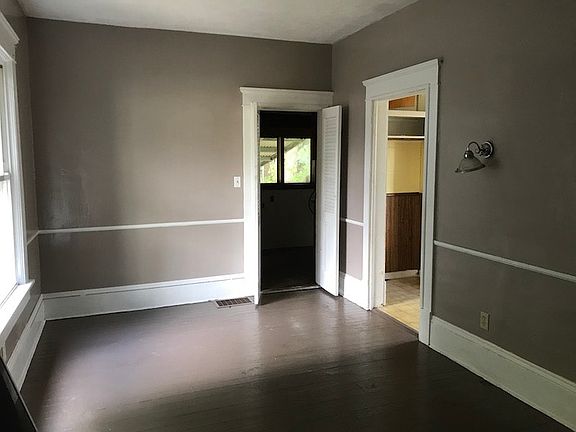4th image of 355 Altamont Ave