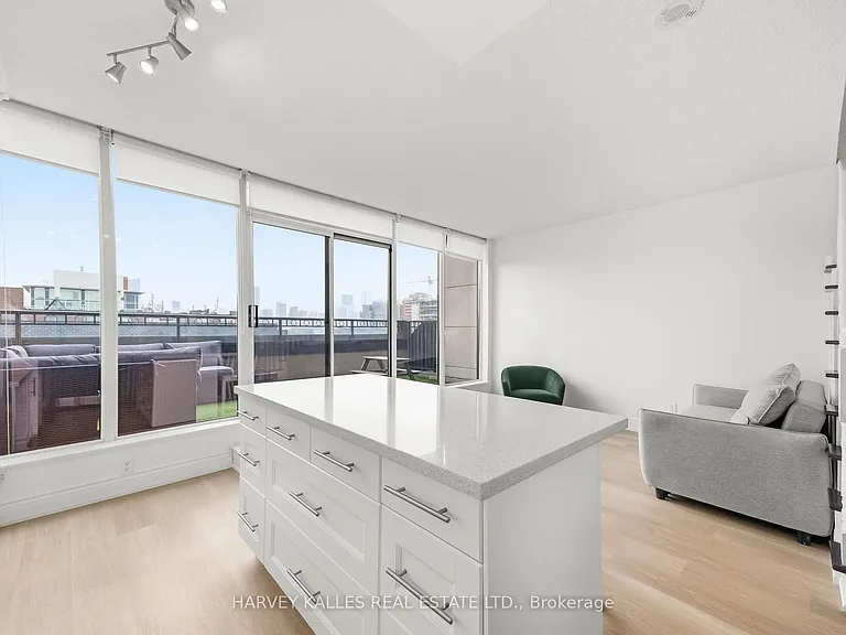 308 Palmerston Ave #Penthouse 14 — Photo 14