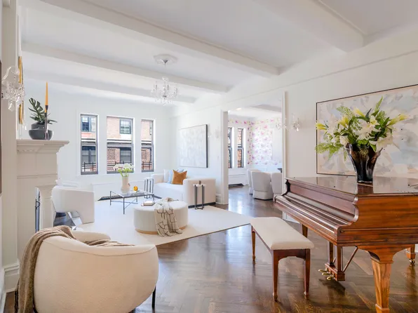 1050 Park Avenue image 1 of 17