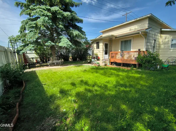 111 6th Ave SE, Jamestown, ND 58401
