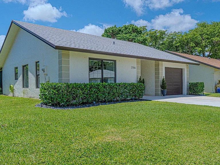 2766 Carnation Ct — Photo 43