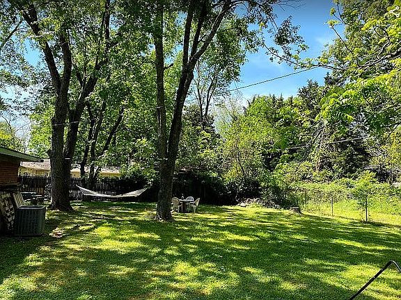 4th image of 909 Woodall Ln NW
