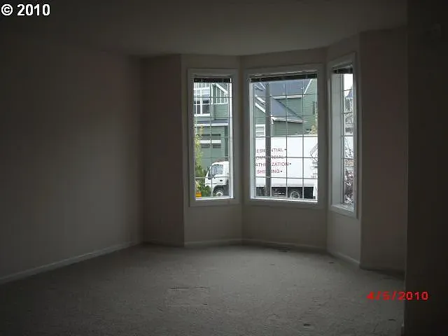 9584 SE Parkwood Way — Photo 2