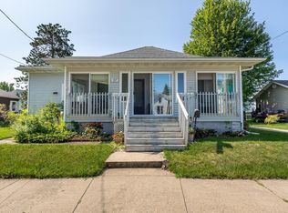 117 E Prospect St, Manchester, IA 52057