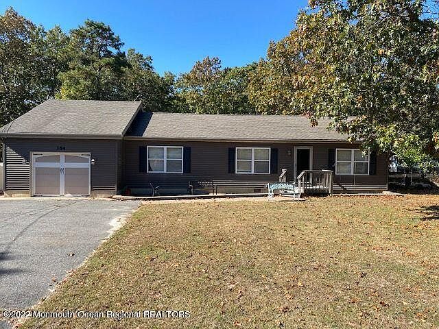 1st image of 384 Wood St