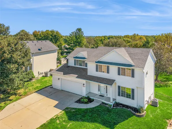 5028 Cherrywood Dr, West Des Moines, IA 50265