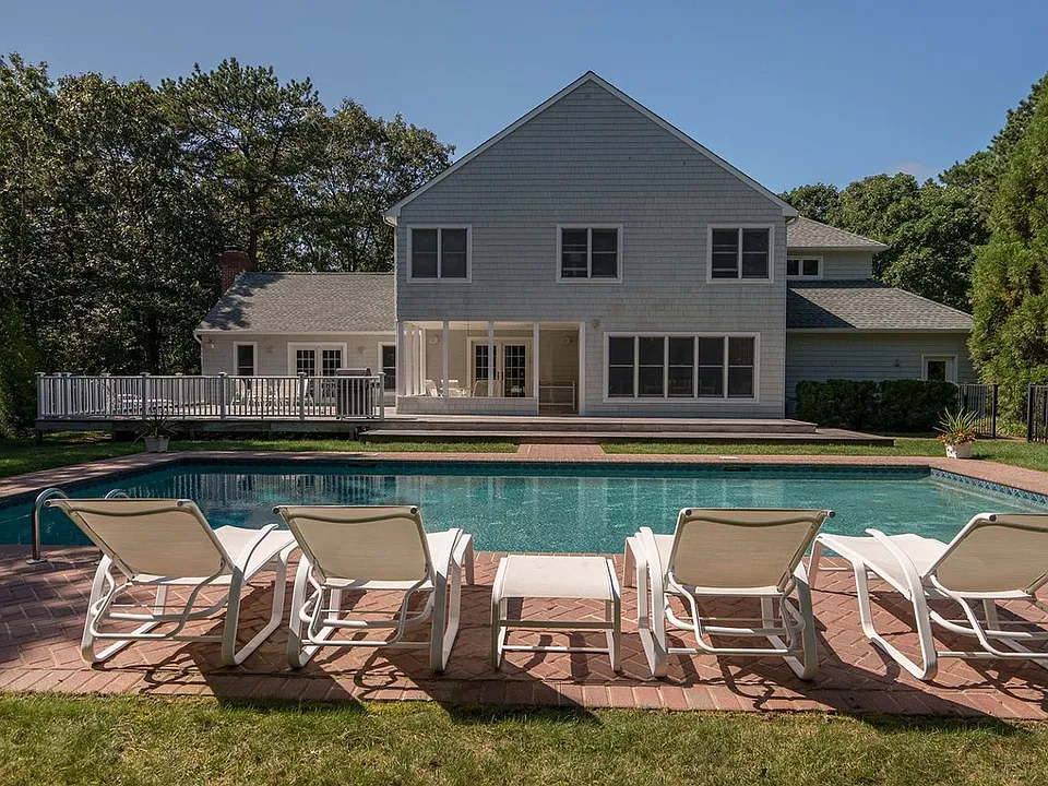 1611 Deerfield Rd