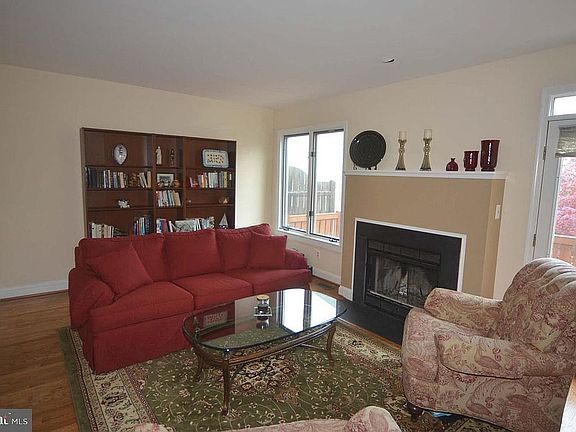 Living Room w fireplace