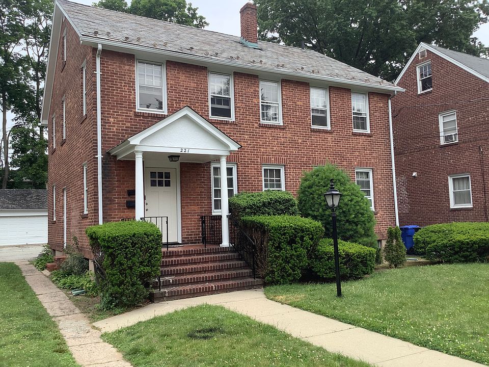 1st image of 221 Everett Pl #A