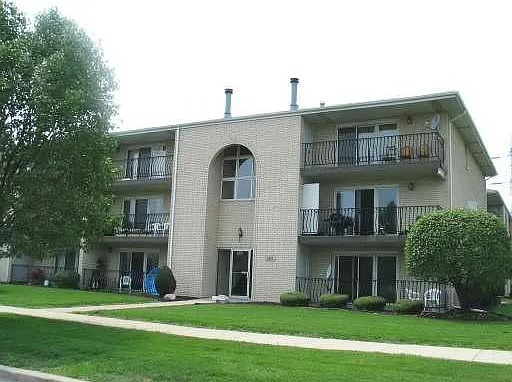 9210 Beloit Ave #203