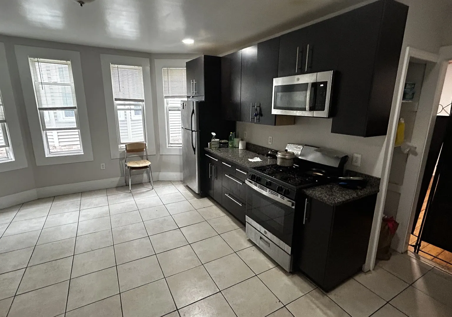 3 bed, 9999 sqft, $3,750 — Photo 1