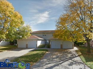 1340 Honeysuckle Ln, Neenah, WI 54956