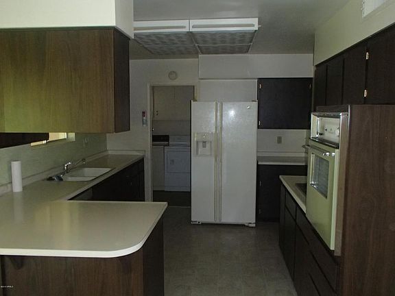 5th image of 10647 W Saratoga Cir