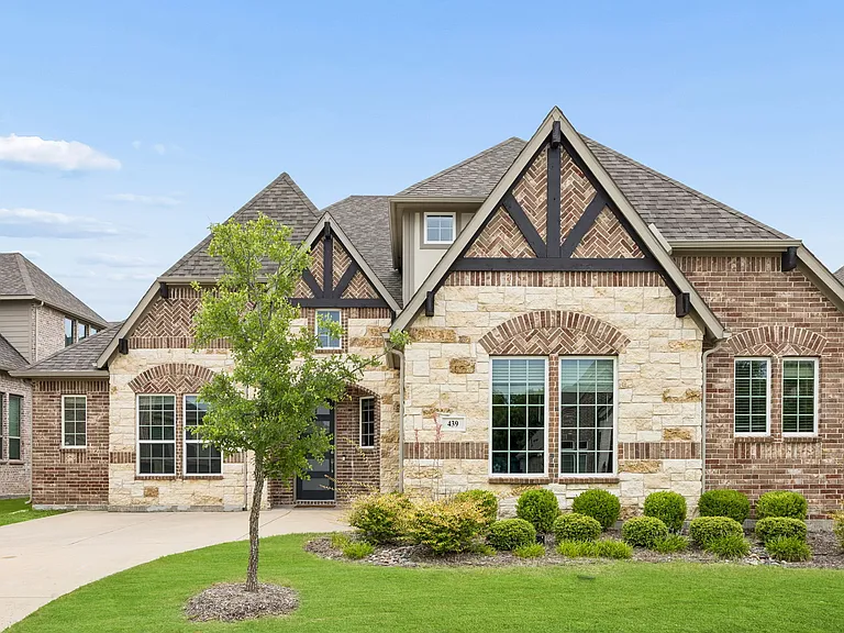 439 Montrose Dr — Photo 42