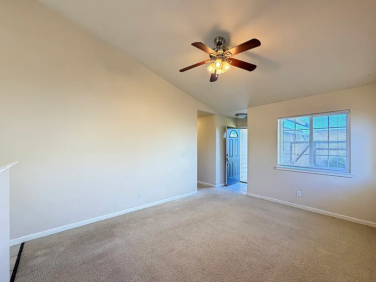 1243 N Park Ln — Photo 3