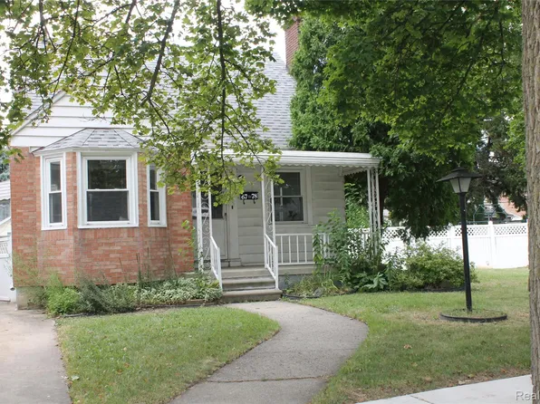 6778 Buckingham Ave, Allen Park, MI 48101