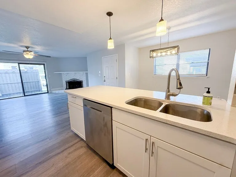 150 Killarney Bay Ct #5 — Photo 15