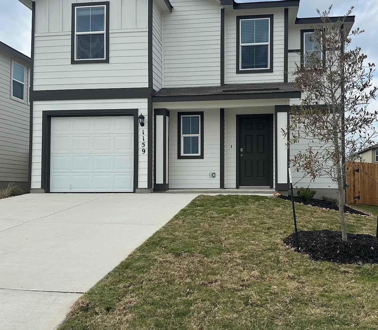 4 bed, 2.5 bath, 1839 sqft, $1,900 — Photo 1