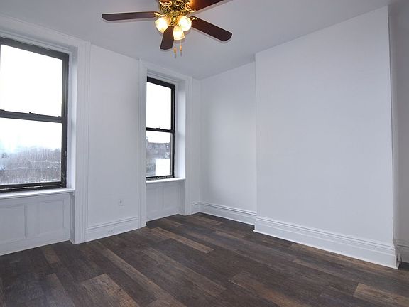 5th image of 818 Manhattan Ave Unit 4-A