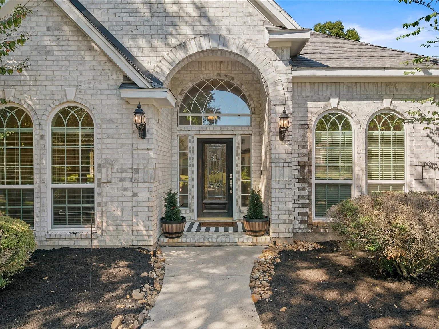 4 bed, 2.5 bath, 2649 sqft, $2,950 — Photo 4