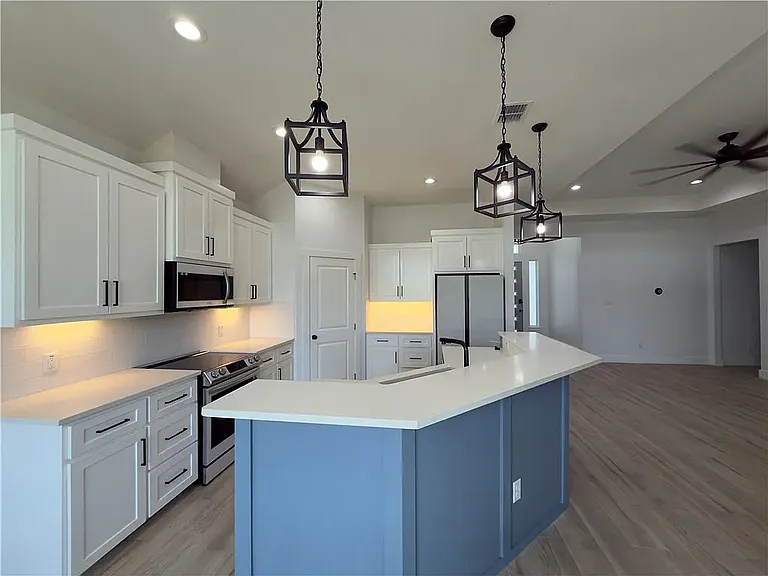 7721 Nadia Dr — Photo 20
