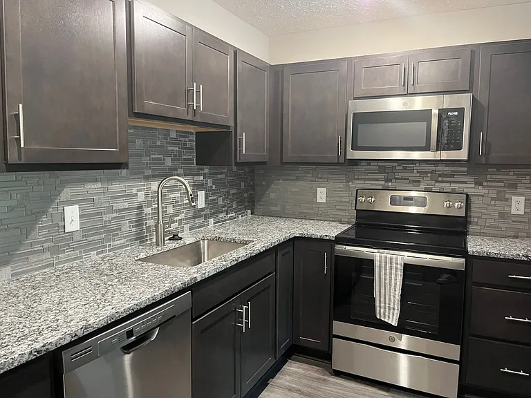 4001 Holdrege St — Photo 17