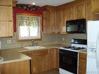 4th image of 269 Von Huenfeld St