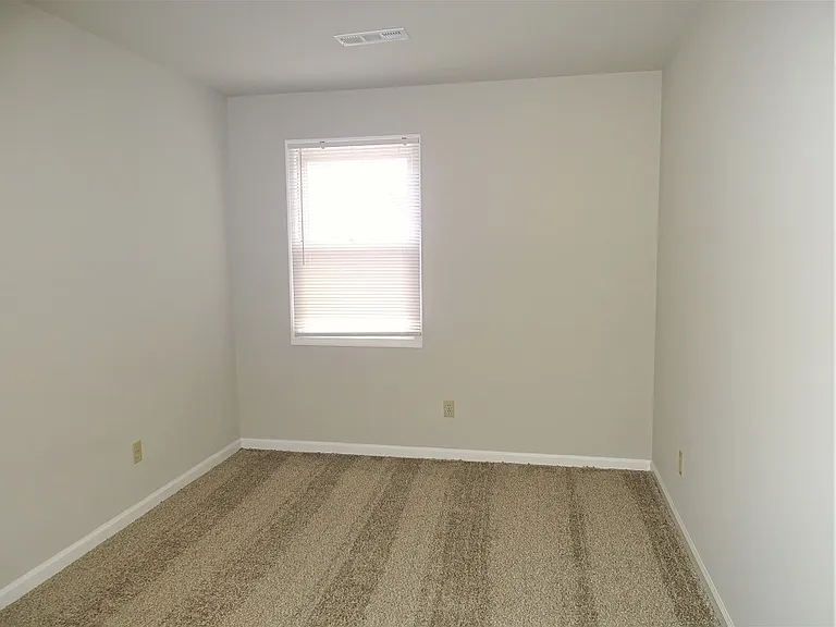128 Hilldale Dr #Q — Photo 11