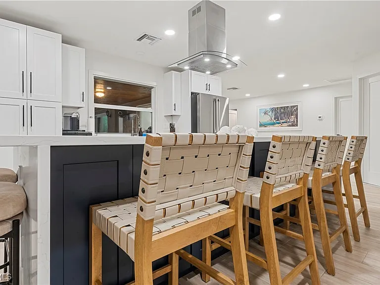 2412 La Salle Ave — Photo 38