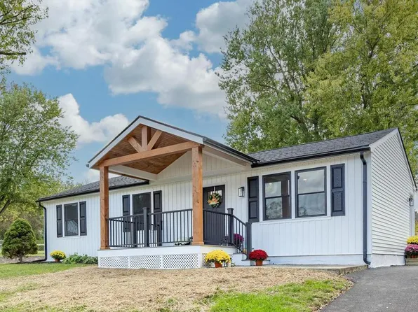 704 W Bridge St, Parkesburg, PA 19365