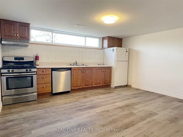 36 Victor Blvd #BASEMENT — Photo 1