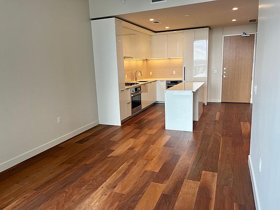 4th image of 44 East Ave #2504