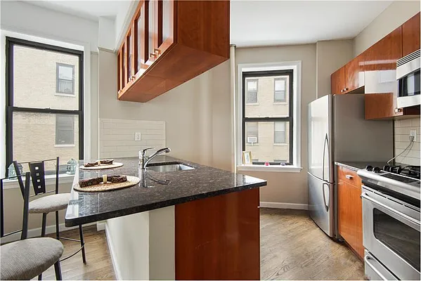 Sold by Warburg | media 2