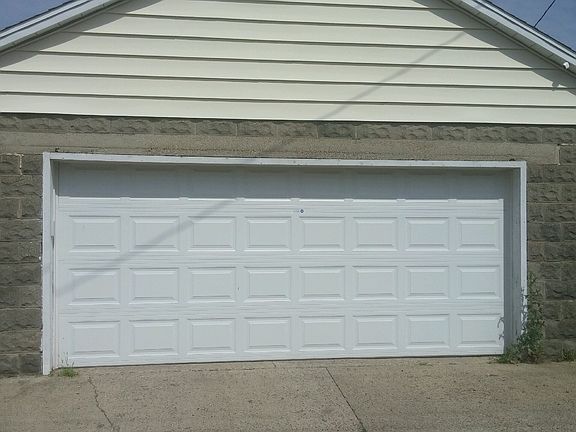 5th image of 207 Monmoor Ave