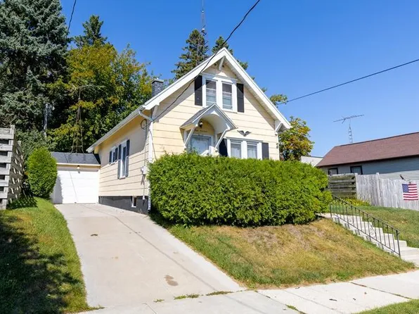 914 Green STREET, Manitowoc, WI 54220