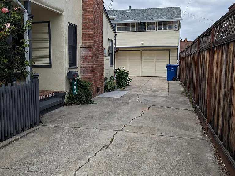 Scott St — Photo 3