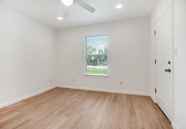 905 W Abram St #3 — Photo 7
