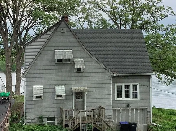 5114 W Lake Shore Dr, Wonder Lake, IL 60097