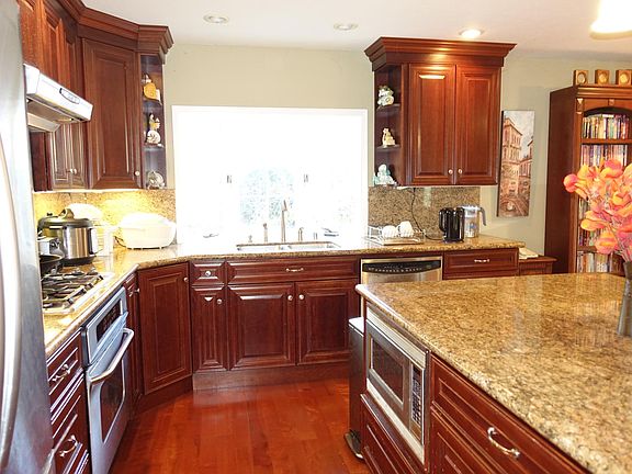 3rd image of 10411 Castine Ave