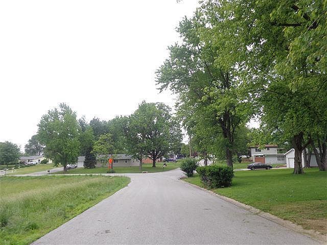 2nd image of 104 Lowell Ct