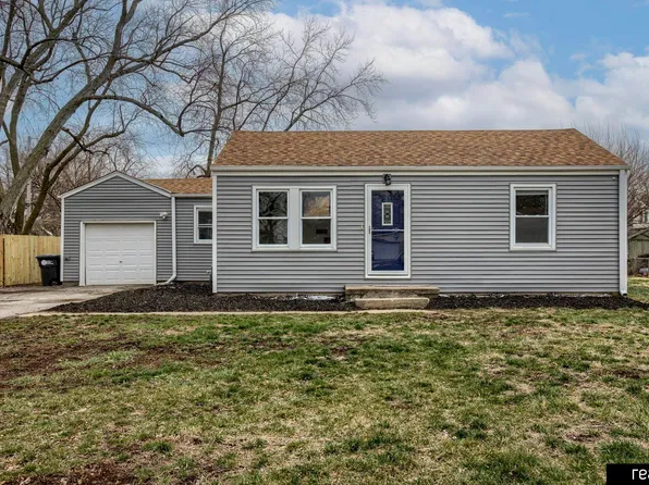 8325 Burt St, Omaha, NE 68114