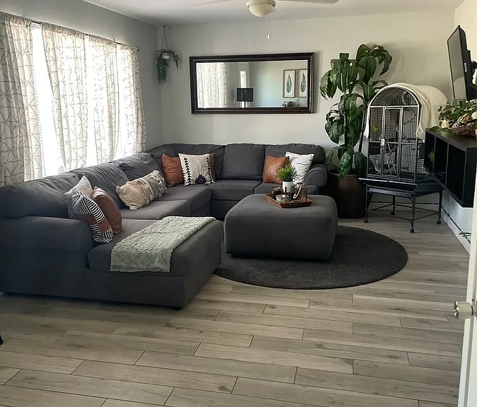 323 E Auburn Dr — Photo 3